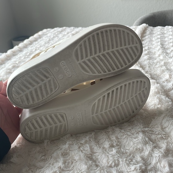 🛍️Crocs Women's Cream Sandals🛍️ size 7 - Picture 6 of 7